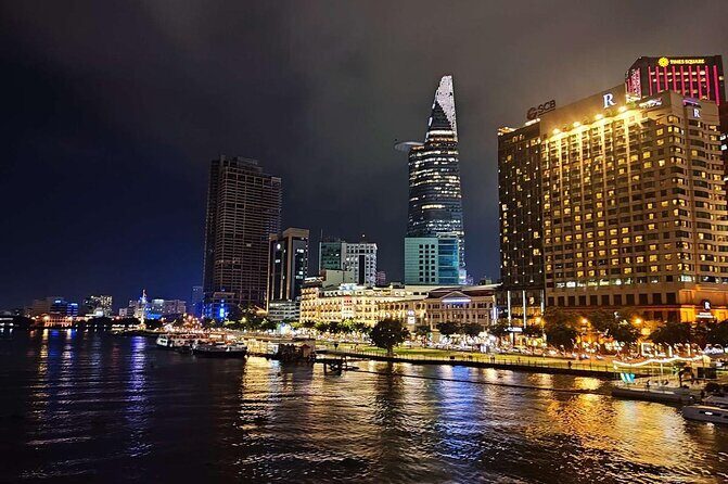 Indochina Queen Dinner Cruise on Saigon River - Live music and flamenco-style dance: fun entertainment with mixed tastes