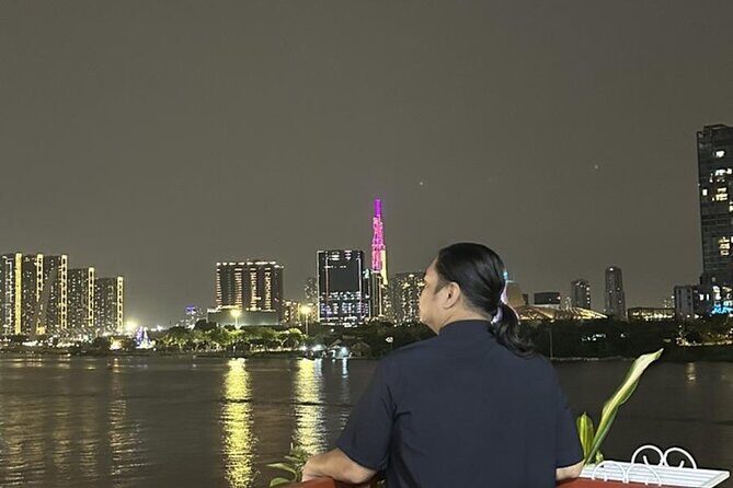 Indochina Queen Dinner Cruise on Saigon River - Crew, organization, and the reality of up to 100 people