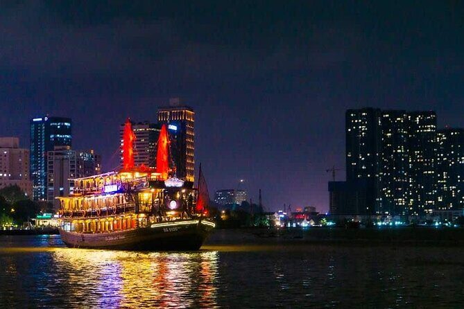 Indochina Queen Dinner Cruise on Saigon River - Boarding at 5 Đ. Nguyễn Tất Thành: how to get a better viewing spot