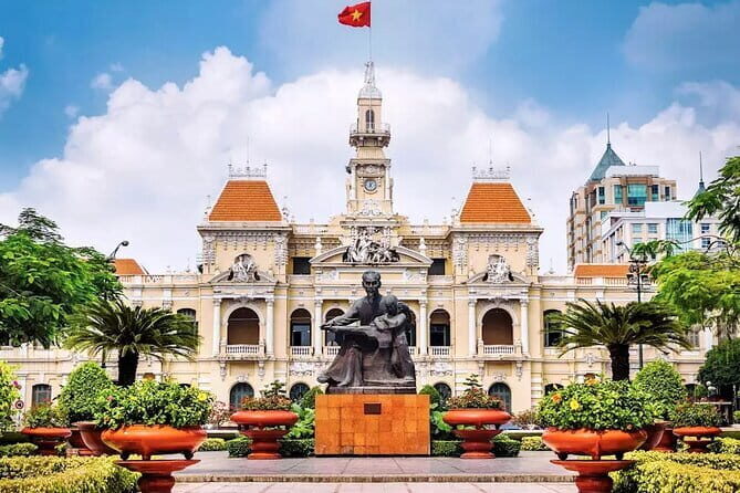 Jeep tour Sai Gon Private half day culture and history tour - District 1 classics: Independence Palace (outside), Notre Dame, and Central Post Office