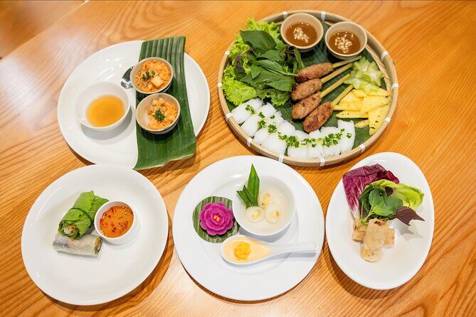 M.O.M Cooking Class in Saigon - Saigon cooking class starts with Ben Thanh Market timing