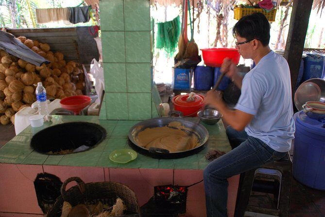 Mekong Delta Floating Market Luxury Group Tour - Traditional Music and Small Comfort Touches That Matter