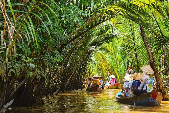 Mekong Delta - Mekong River full day trip - The ride out of Ho Chi Minh City: Trung Luong Highway to rice fields