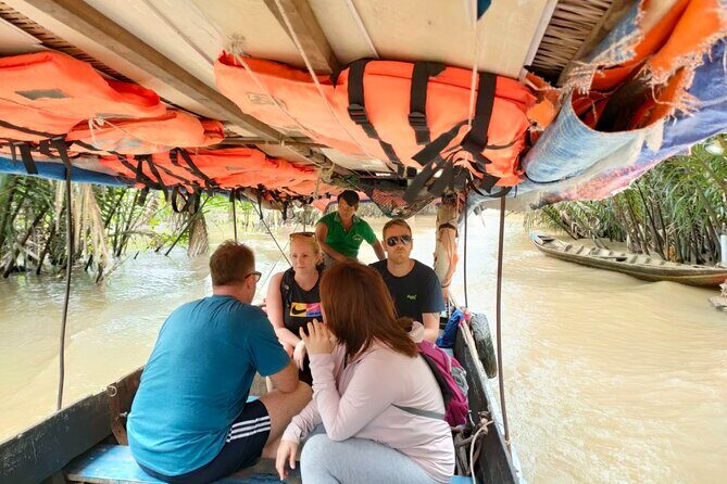 Mekong Delta Tour Daily - Lunch by the river and the hand-rowed boat ride
