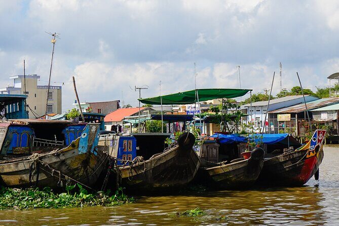 MEKONG DELTA TOUR TO FLOATING MARKET CAI BE from HCM city - Lunch on a River Island: Vietnamese Food, Fish Choices, and Vegetarian Planning