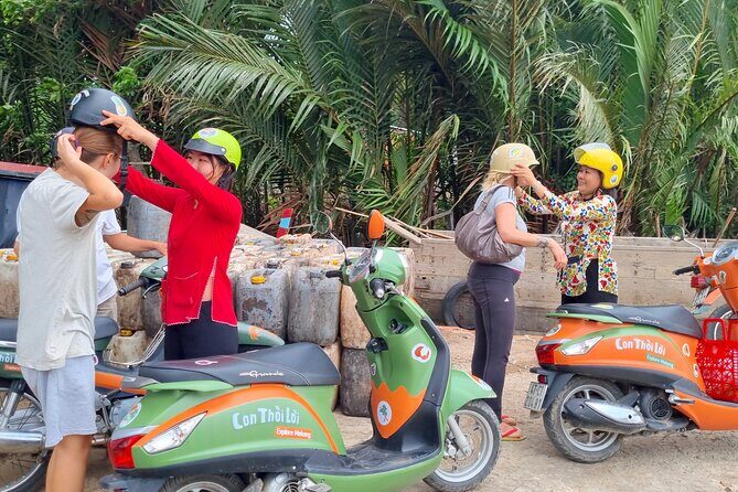 Mekong River Relaxing Sail boat cruise to Coconut Canals (1.5HRS) - Staff and equipment: easy friendliness you can rely on