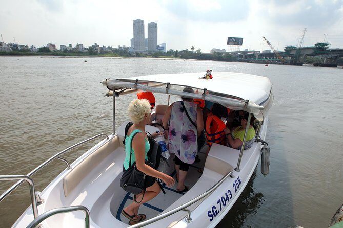 Morning CuChi Tunnels-Tapioca-Secret Traps Luxury Speedboat 2Ways - Entering the Tunnels: Crawl Option and How to Plan
