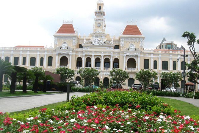 PHU MY SHORE EXCURSION: Car Services + LOCAL TOUR GUIDE in Saigon - Opera House and People’s Committee: quick landmark checks that add up