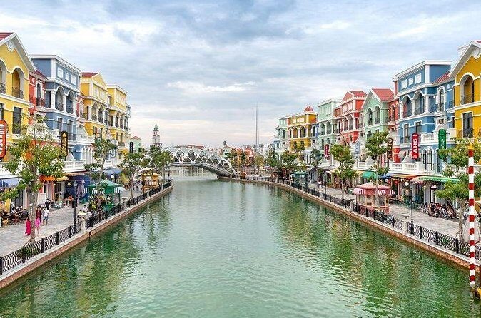 Phu Quoc Full Day Luxury Tour, Discover 4 Islands with Cable Car - Lunch on Phu Quoc Island: a reset before the next water hour
