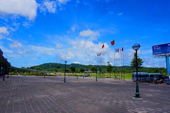 Phu Quoc- Private airport transfer 7-16- 29 seater car - Airport to hotel across Phu Quoc: fewer headaches after landing