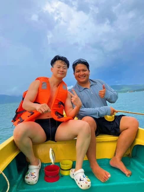 Phu Quoc: Private Fisherman Trip w/ Snorkeling & Seafood BBQ - Snorkeling scallops and sea urchins in clear shallows