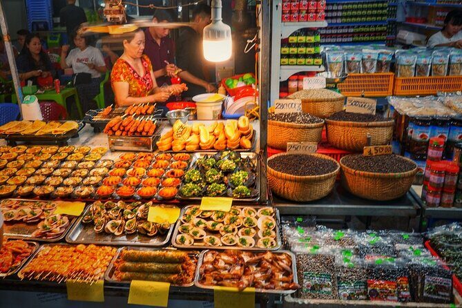 Phu Quoc Street Food Tour - Eat with Locals, Drink with Locals - Bánh mì on a trolley: the 30-year story you can taste