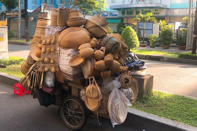 Private Arrival Transfer: Tan Son Nhat Airport to Ho Chi Minh City Hotels - The meeting game: signs, customs delays, and a workable backup plan