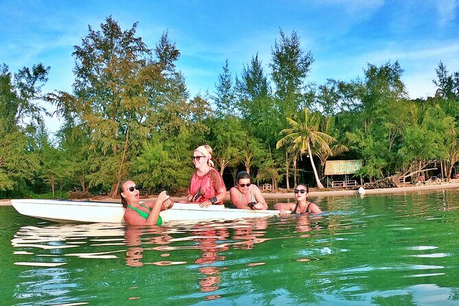 [PRIVATE CHARTER] SEA-KAYAKING along HALF-MOON BAY & SUNSET DRIFTING & DINNER - Guides and pacing: why “private” can actually feel better