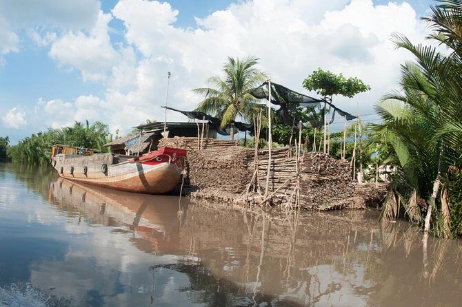 Private Cu Chi Tunnels & Mekong Delta 1 Day Tour - Bee Farm and Lunch Fuel: A Pleasant Reset Before the Mekong