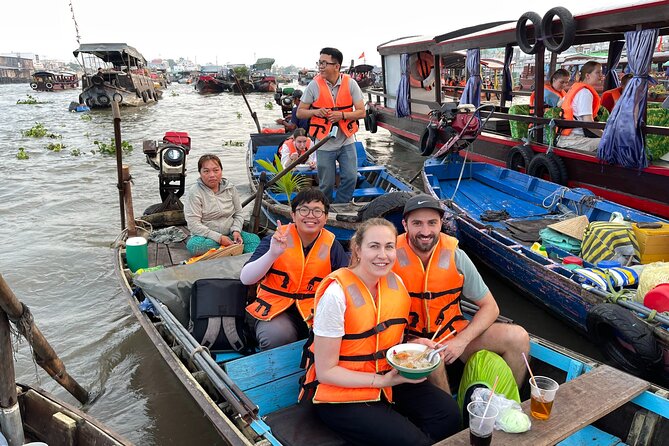 Private ecotour in Can Tho: floating market-nature reserved - Cái Răng Floating Market at 5:30am: getting the timing right