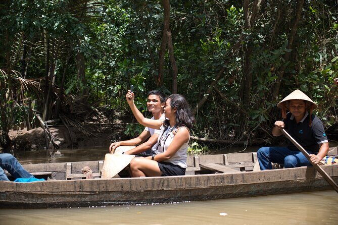 Private Mekong Delta & My Tho Full-Day Guided Tour - Xe loi countryside stops: roads, daily routines, and coconut juice