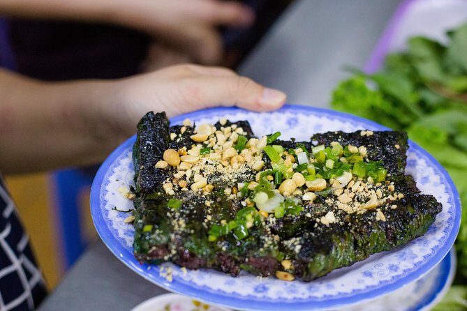 Private Street Food Evening Walking Tour in Ho Chi Minh City - How the guides make this more than just a food stop