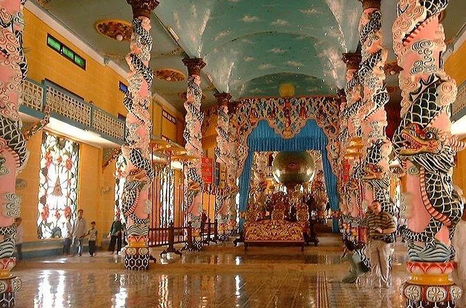 Private Tour: Cu Chi Tunnels and Cao Dai Temple - The role of the guide: history help vs. day-saving calm