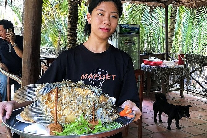Private tour: Explore the authentic rural life in Ben Tre - Stop 5: Riverside lunch option and what to expect if you stay