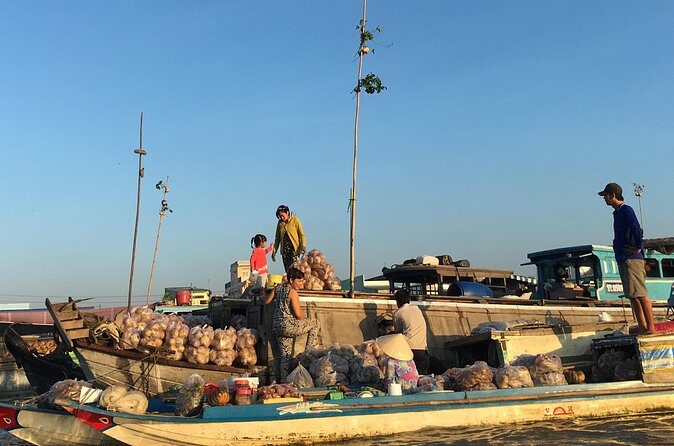 Private tour to Mekong Delta 1 day - Tan Phong Canals and a Hand-Rowed Boat Ride