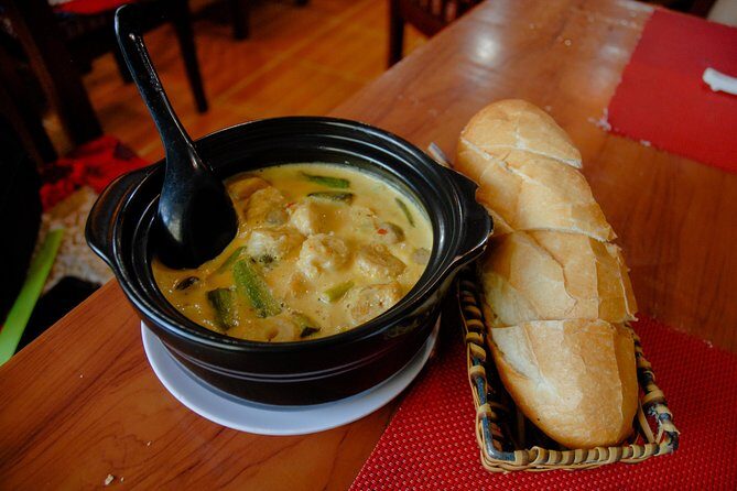 Private Vegan Food Tour By Scooter in Ho Chi Minh City - The Famous Vegan Restaurant Moment: When the Route Hands You the Best Seat