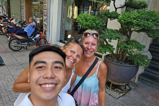 Private Walking Half Day Tour in Ho Chi Minh City - Opera House and the coconut coffee reset