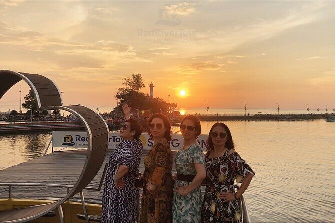 Red River Private Tour : Sunset and Night Squid Fishing - Guides and crew: the smooth parts that make the night feel easy
