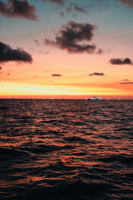 RedRiverTours - Enjoying Sunset & Night Squid Fishing - Cable cars and Aquatopia Water Park: how the highlights might fit