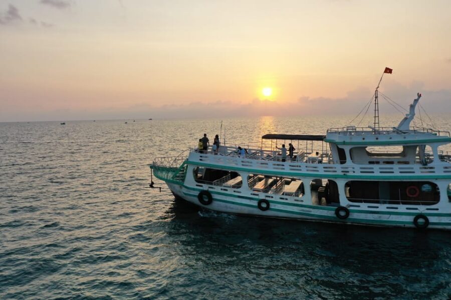 RedRiverTours - Enjoying Sunset & Night Squid Fishing - Price and value: where $14 makes sense