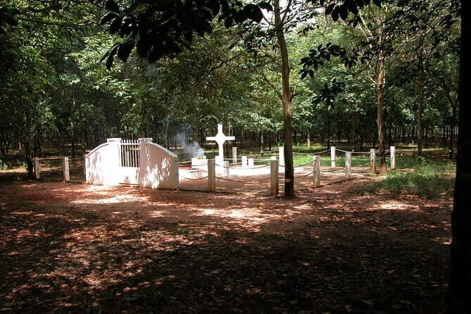 Remembering Long Tan- Nui Dat Battle : A Tour of Historic Sites - Nui Dat to Long Tan: Artillery, Pads, Hills, and the Luscombe Bow