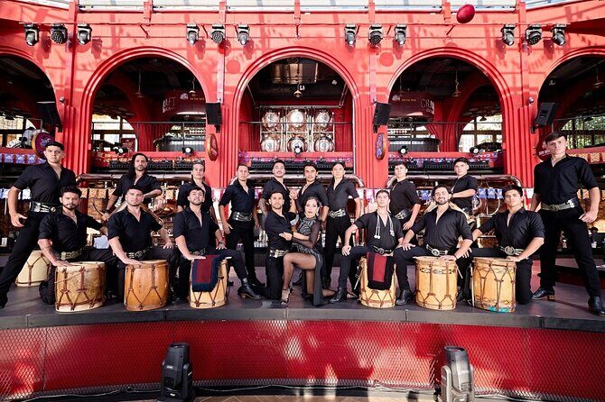 Romantic Dinner with Fireworks, Symphony & Kiss of the Sea Show - The in-between stretch: live music and dancing before the finale