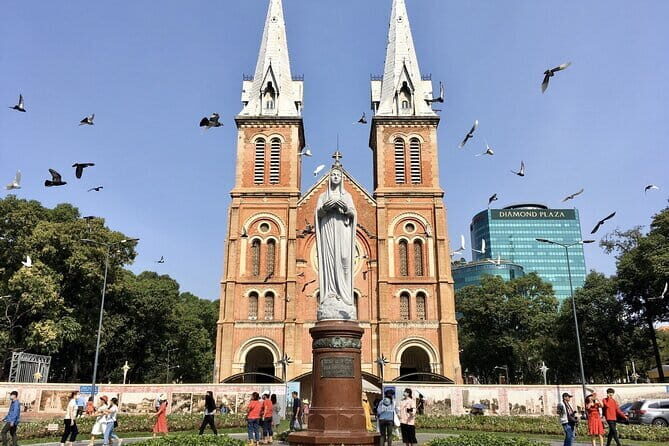 Sai Gon City Tour and Dinner On Cruise Half Day - Nguyen Hue Walking Street at Night: Where the City Shows Its Pulse