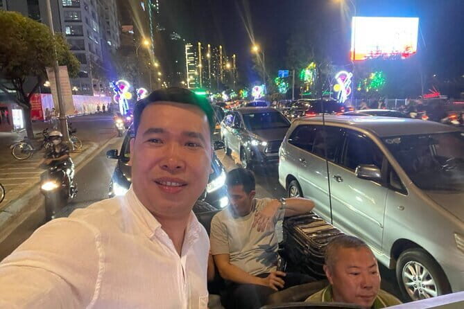 Saigon After Dark Foodie Tour by Army Open Air Jeep 4 Hours - Stop 4: Thich Quang Duc Monument, then dinner at a local restaurant