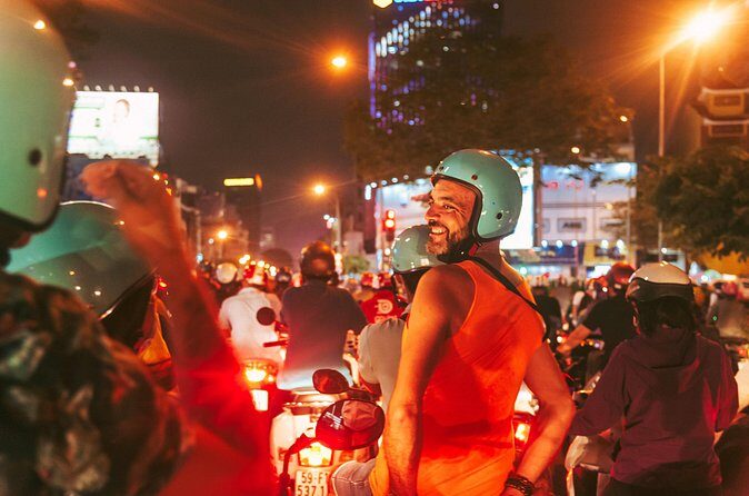 Saigon After Dark Night Tour by Scooter + 7 tastings - Nguyen Thien Thuật street-food area: where the city eats at full speed