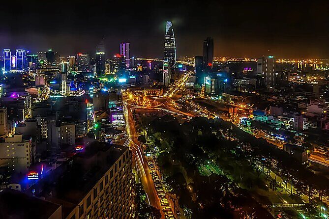 Saigon After Dark With Seafood, Beer & Live Music Bar - Stop 2: Nguyen Thien Thuat apartments, where old Saigon hides in plain sight
