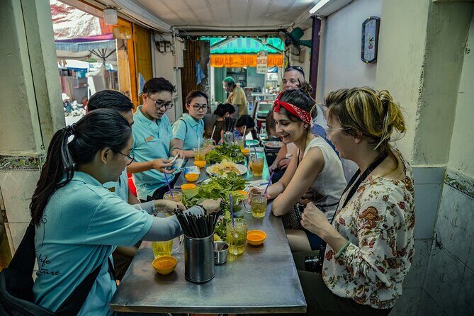 Saigon After Dark With Seafood, Beer & Live Music Bar - Stop 3: Ho Thị Ký Flower Market and the neighborhood pulse