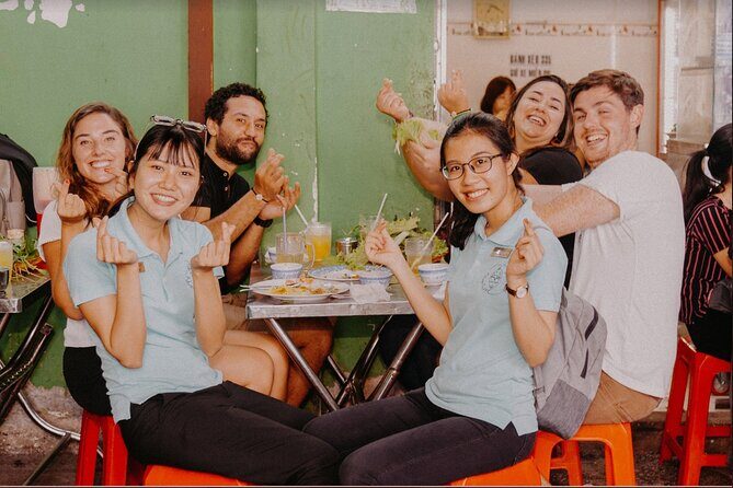 Saigon After Dark With Seafood, Beer & Live Music Bar - Stop 4: District 4 (Vinh Khánh) for dessert, a drink, and a night-walk