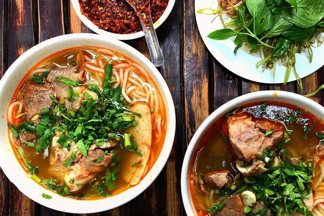 Saigon After Dark With Seafood, Beer & Live Music Bar - Stop 5: Thích Quang Đức Monument for a serious pause