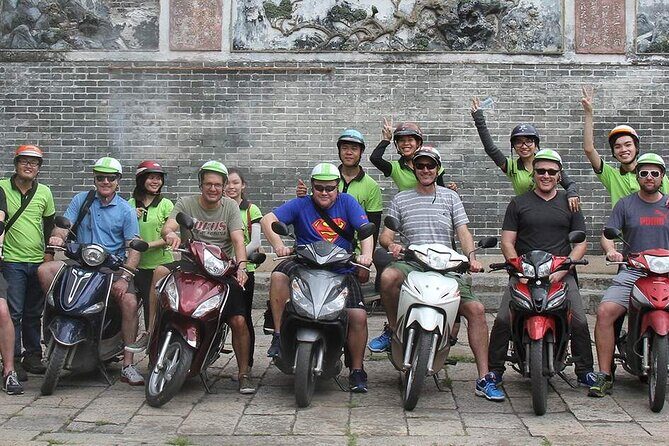Saigon city tour & Street food - District 5 fashion street: local lanes, different shopping pace
