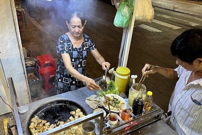Saigon Evening Walking Street Food Tour - Stop 2: Bun Bò Lemongrass Beef Noodles Soup