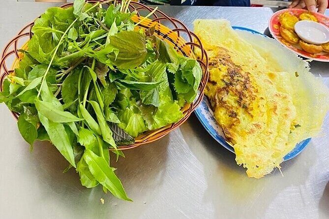 Saigon Evening Walking Street Food Tour - Stop 3: Bánh Xèo and Bánh Khọt Rice Pancakes