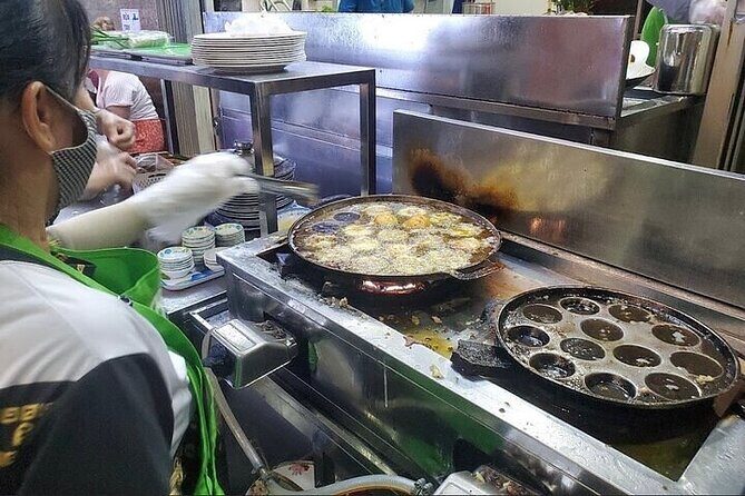 Saigon Evening Walking Street Food Tour - The Real Star: The Guide’s English and Street Wisdom