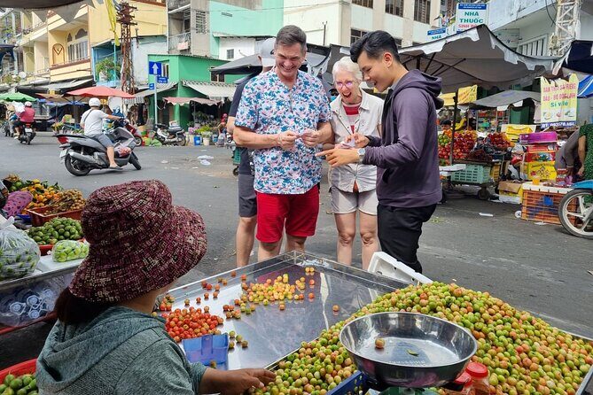 Saigon Private/Small Group Walking Food Tour with 13 Tastings - Stop 2: Ho Thi Ky Flower Market snacks and drink pairings