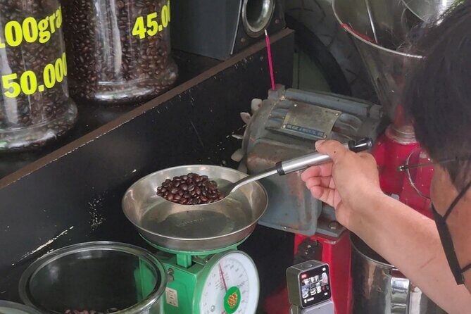 Saigon Private/Small Group Walking Food Tour with 13 Tastings - District 5: bánh mì and dessert to wrap the meal