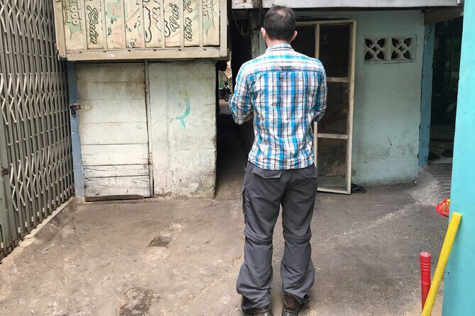Saigon Slum tour and Saigon Chillspots by motorbike/ Aodai rider - Comfort and safety on a congested motorbike ride