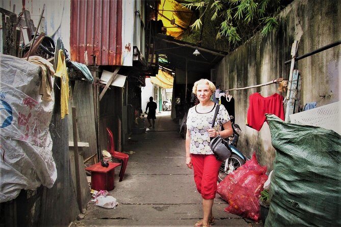 Saigon Slum tour, Chillspots tour by scooter | Female driver - Stop 1 in Saigon: Why You Start in Luxury Before the Slums