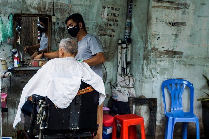 Saigon Street Photography Experience - A Buddhist temple stop: making room for respectful photography