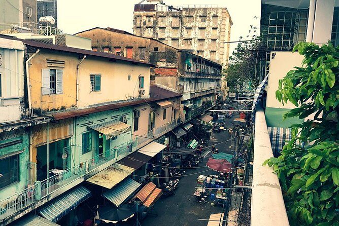 Saigon Vegetarian Tour by Motorbike and Scooter - Stop 2: Nguyen Thien Thuat apartment blocks for street-food energy