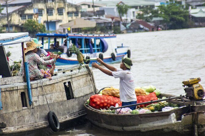 Small-group 2-Day Mekong Delta: Floating market, Cooking Class... - Vĩnh Tràng Temple and a riverside 5-course meal